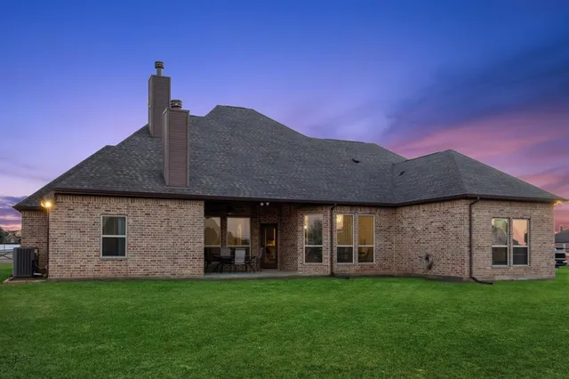 $582,500 | 1020 Jesse James Lane, Springtown, TX 76082