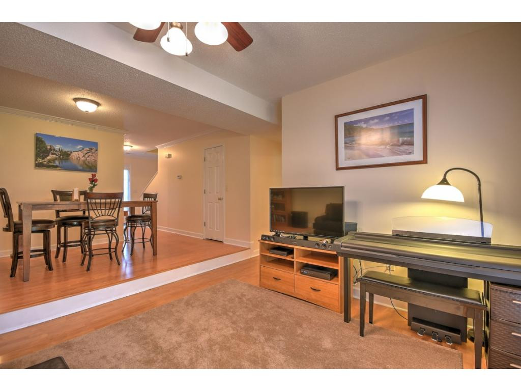 2101 Cherokee Road, Unit 3 Johnson City, TN 37604 - Photo 11 of 27 Living Room