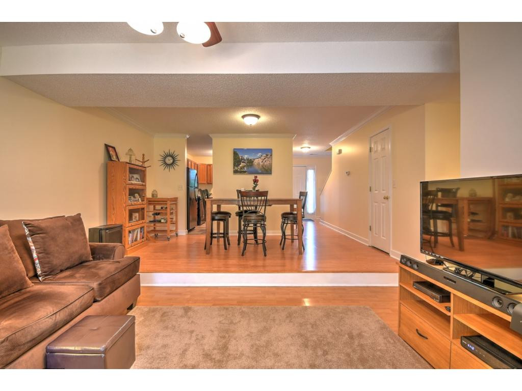 2101 Cherokee Road, Unit 3 Johnson City, TN 37604 - Photo 12 of 27 Living Room