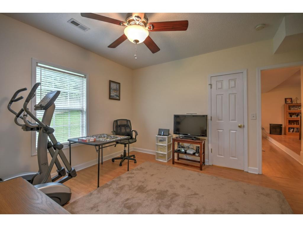 2101 Cherokee Road, Unit 3 Johnson City, TN 37604 - Photo 17 of 27 Bedroom 1