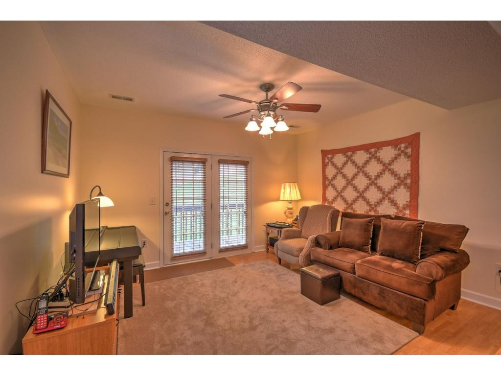 2101 Cherokee Road, Unit 3 Johnson City, TN 37604 - Photo 9 of 27 Living Room