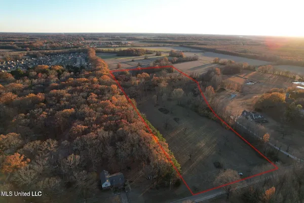 $665,000 | 2001 West Oak Grove Road, Hernando, MS 38632
