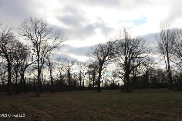 $665,000 | 2001 West Oak Grove Road, Hernando, MS 38632