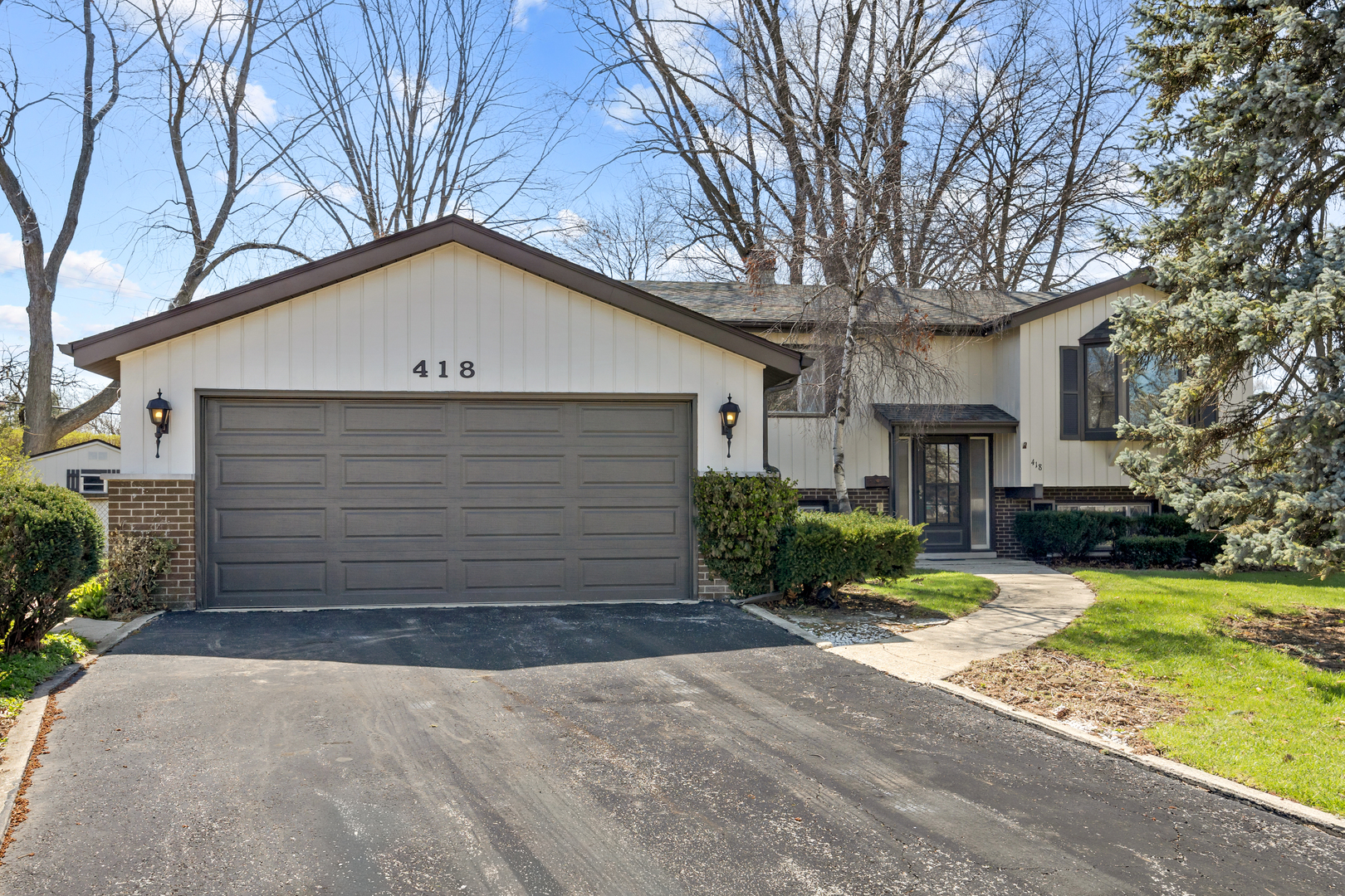 418 Lancers Drive Addison, IL 60101 - Photo 1 of 27