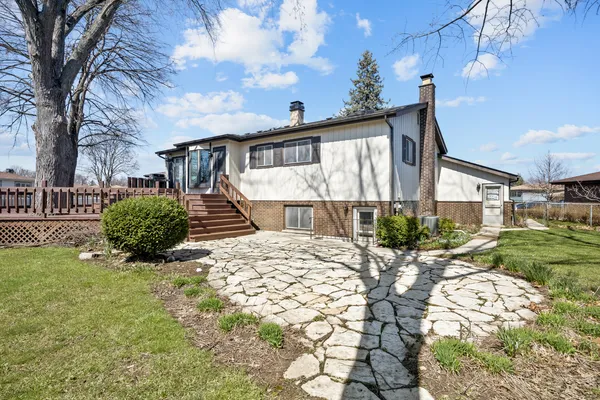 $439,900 | 418 Lancers Drive, Addison, IL 60101