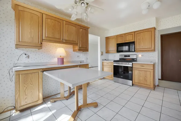 $439,900 | 418 Lancers Drive, Addison, IL 60101