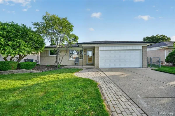 $2,500 | 11223 Hemlock Drive, Sterling Heights, MI 48312