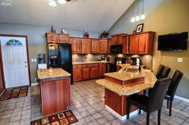 7321 Bennett Lake Road Fenton, MI 48430 - Photo 2 of 52 21208469-1.JPG