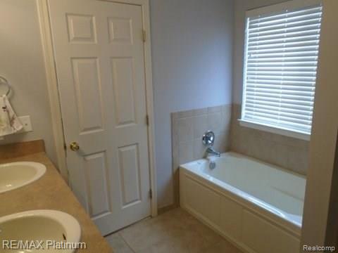 1528 Ashton Ridge Court Howell, MI 48843 - Photo 17 of 32