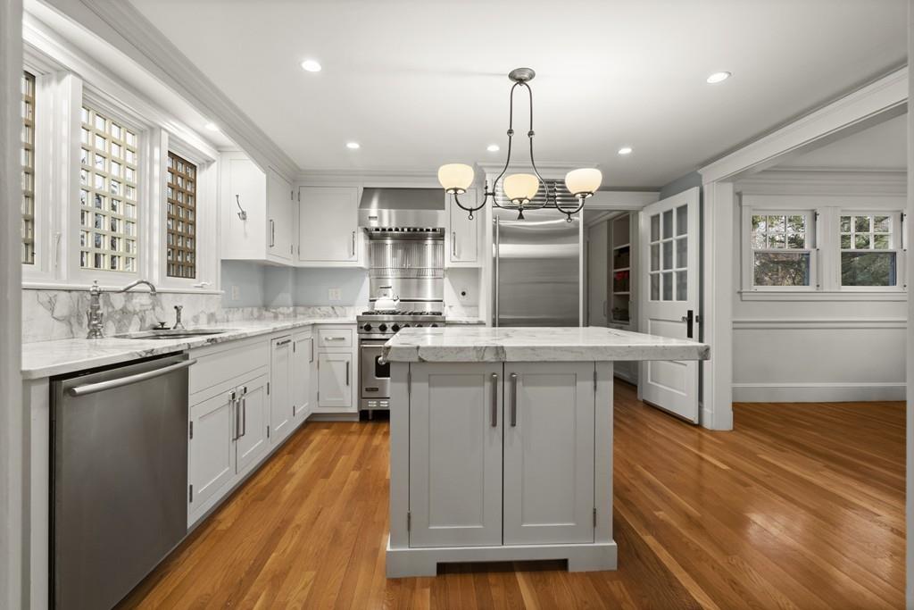 31 Avon Road Wellesley, MA 02482 - Photo 5 of 25
