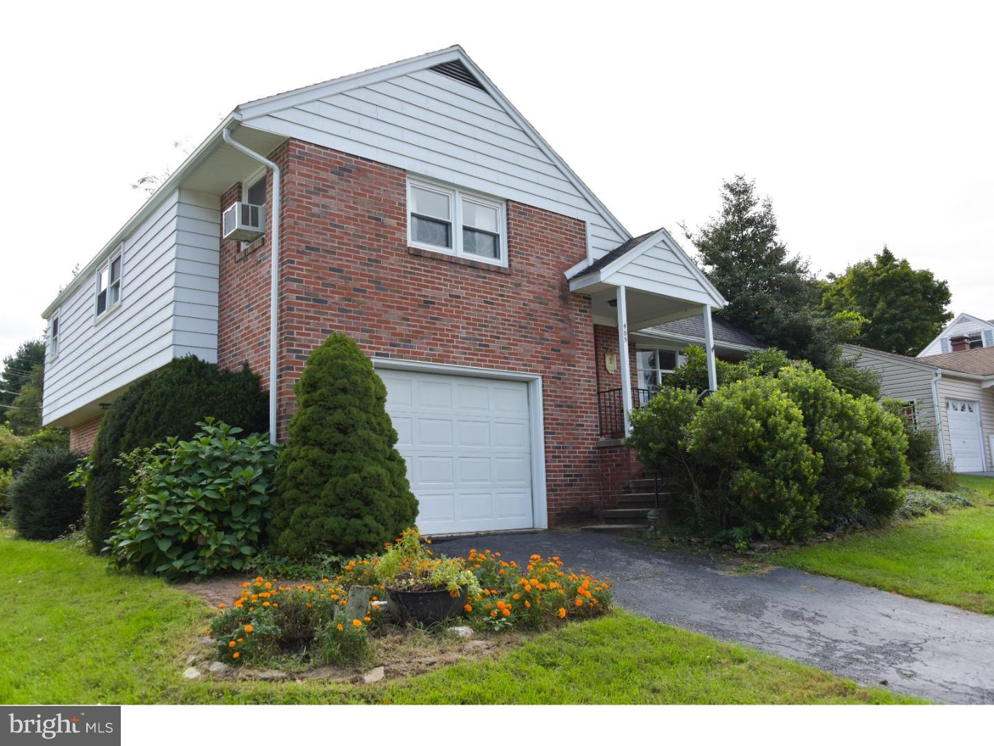 405 South Sterley Street Reading, PA 19607 - Photo 1 of 23
