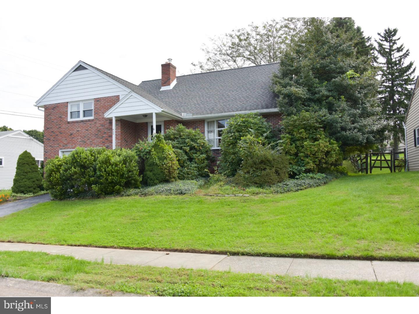 405 South Sterley Street Reading, PA 19607 - Photo 2 of 23
