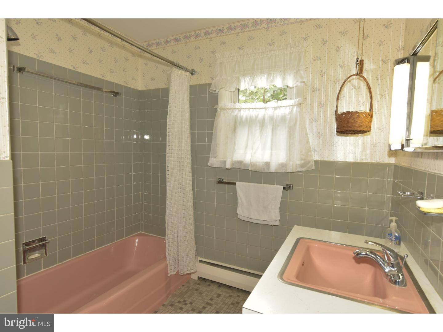 405 South Sterley Street Reading, PA 19607 - Photo 18 of 23