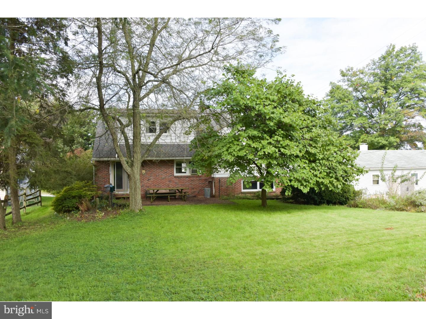 405 South Sterley Street Reading, PA 19607 - Photo 3 of 23