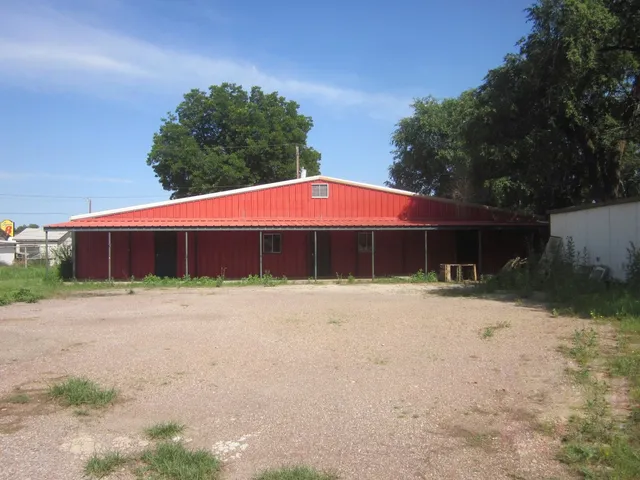 $250,000 | 300 Ave F Northeast, Childress, TX 79201
