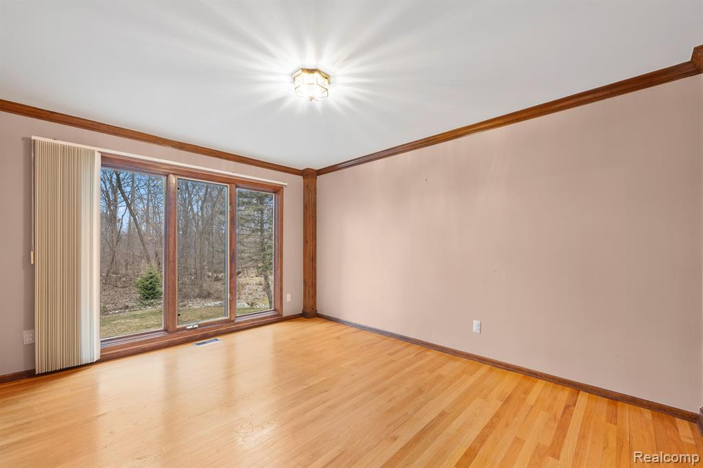 1384 Lakeview Drive Rochester Hills, MI 48306 - Photo 32 of 65