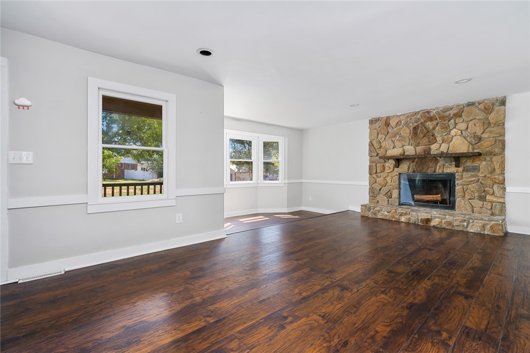 1407 Old Ivy Road Anderson, SC 29621 - Photo 7 of 30 Living Room