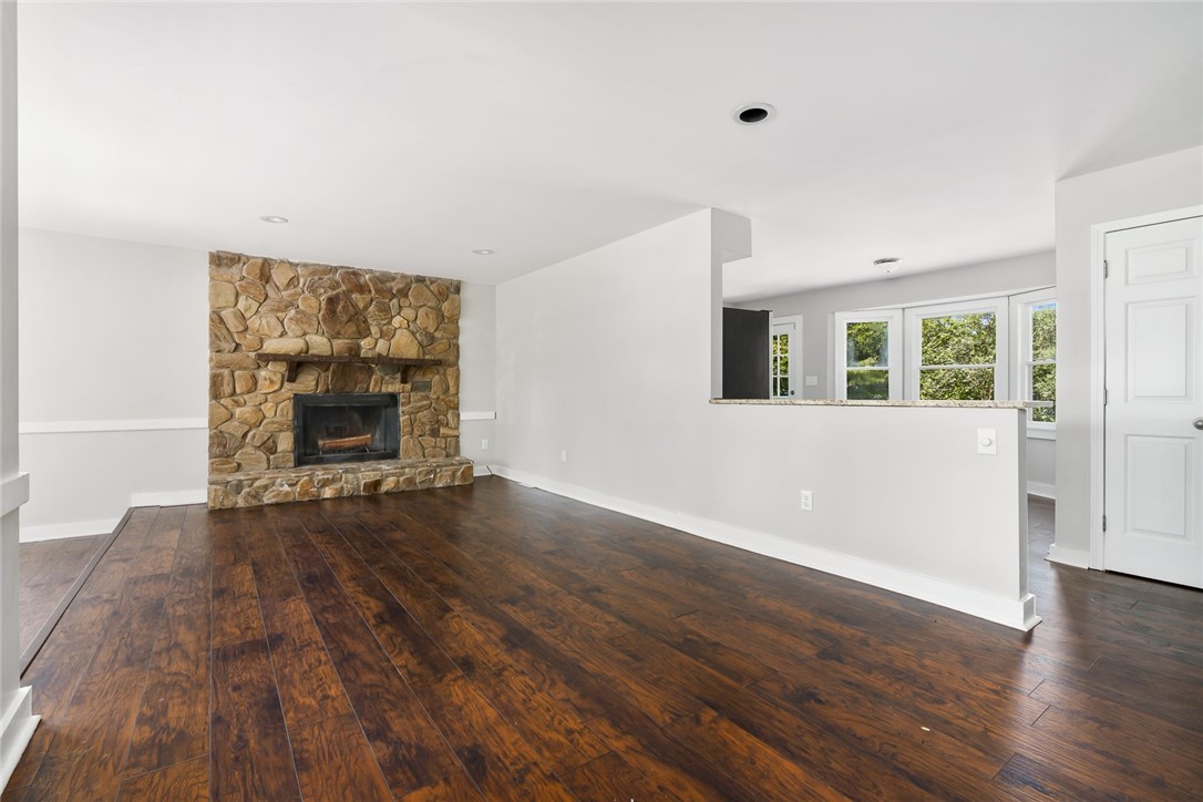 1407 Old Ivy Road Anderson, SC 29621 - Photo 8 of 30 Living Room