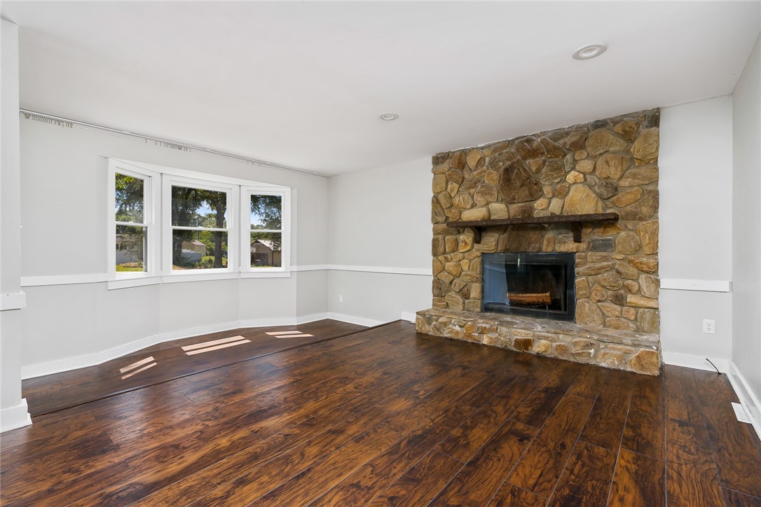 1407 Old Ivy Road Anderson, SC 29621 - Photo 9 of 30 Living Room