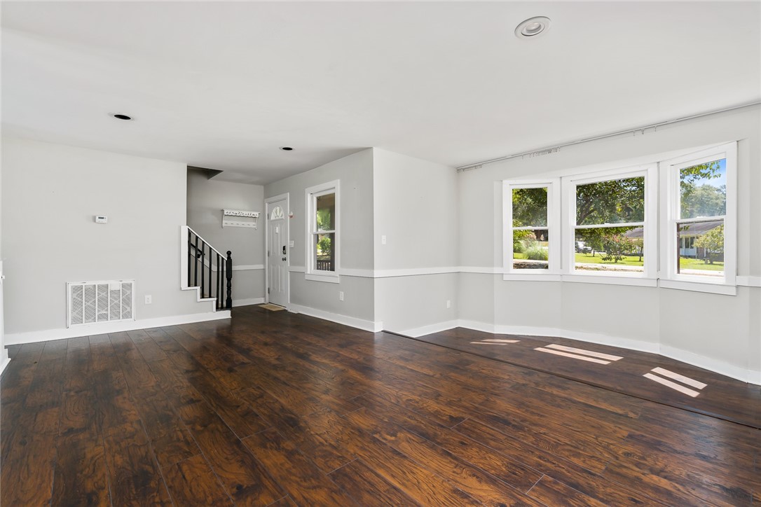 1407 Old Ivy Road Anderson, SC 29621 - Photo 10 of 30 Living Room