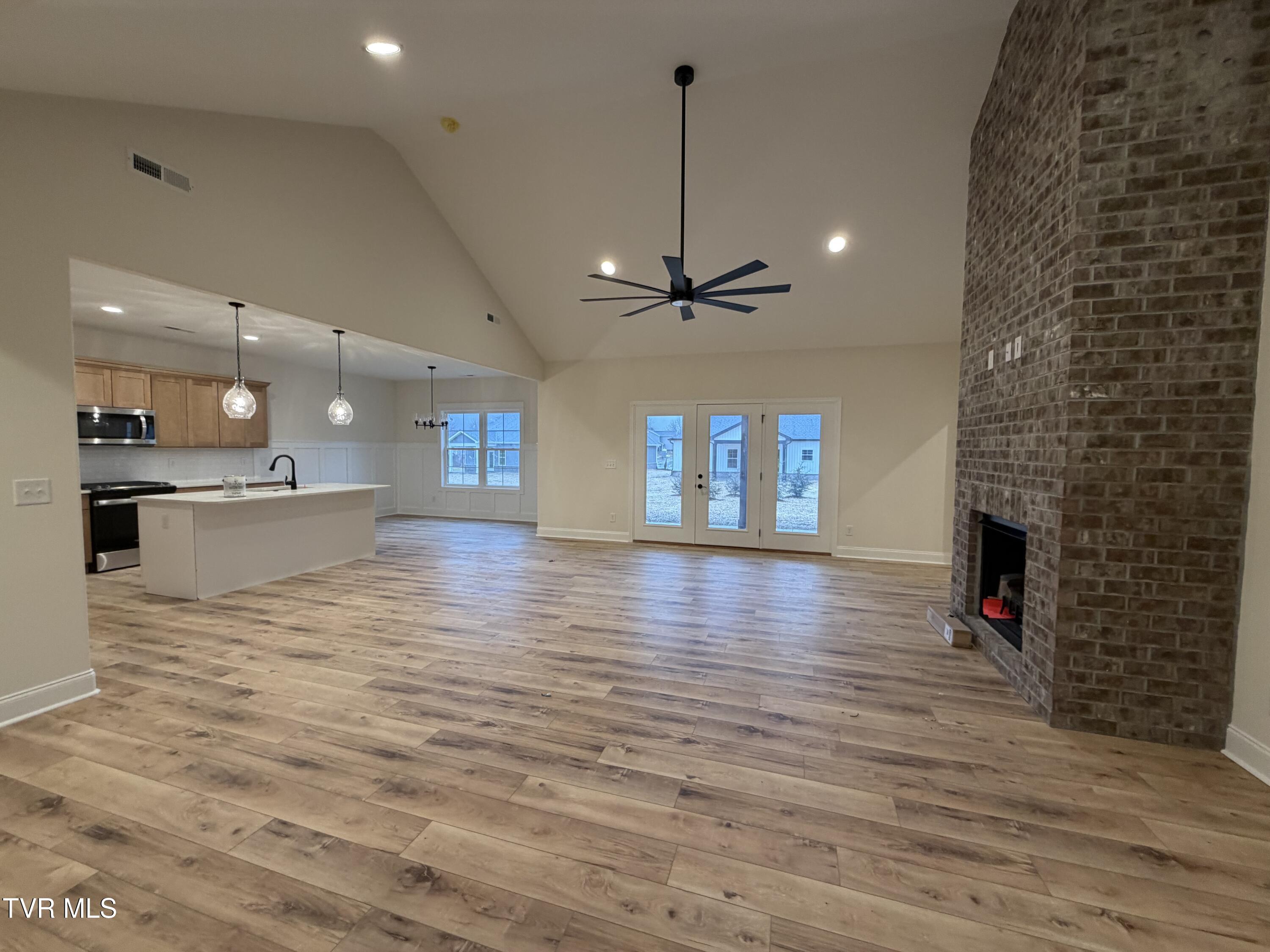 1207 Brown Road Erwin, TN 37650 - Photo 4 of 18 IMG_0773