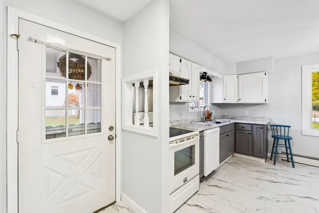 $299,900 | 158 Clinton Avenue, Winslow, ME 04901