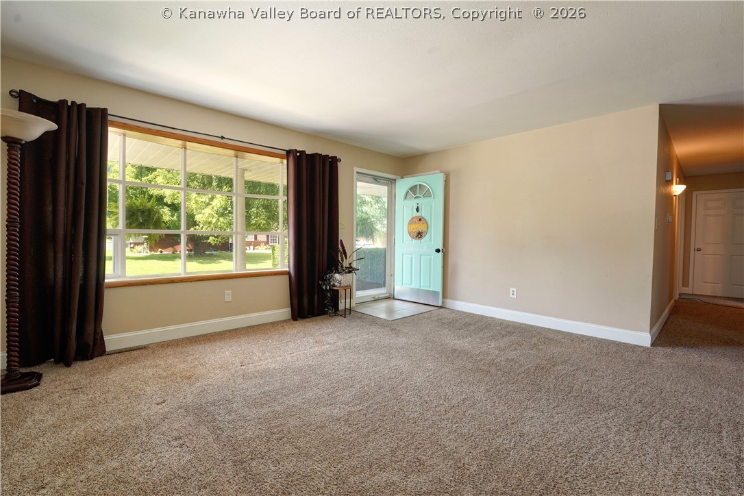 135 Seneca Circle Winfield, WV 25213 - Photo 5 of 27 Gallery Image 5