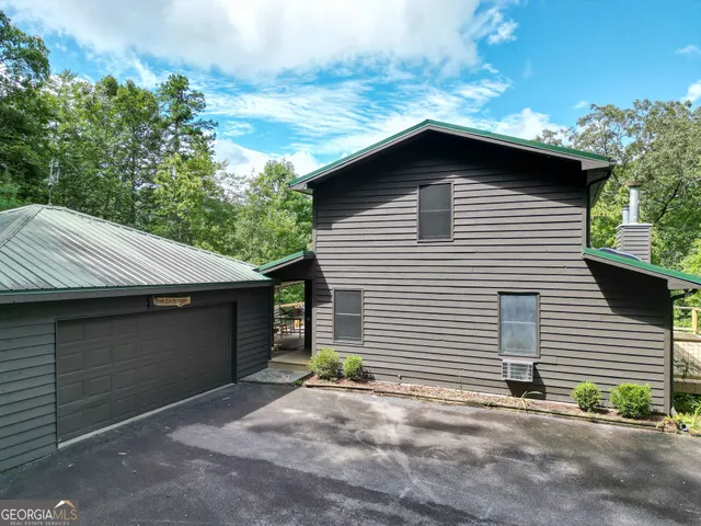 a view of backyard with a patio and wooden floor