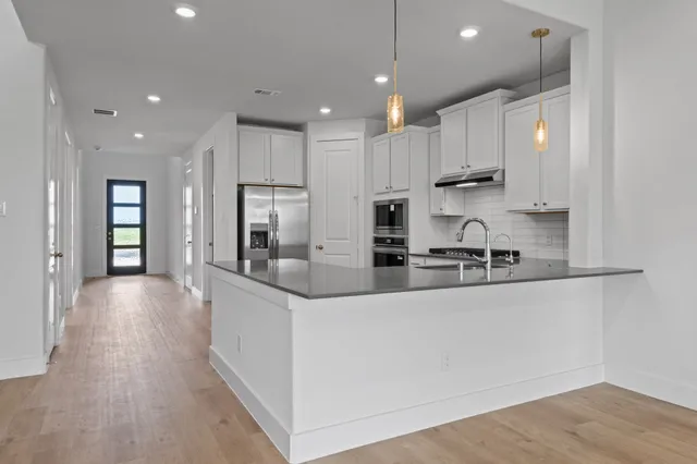 $408,000 | 116 Black Hickory Drive, Hempstead, TX 77445