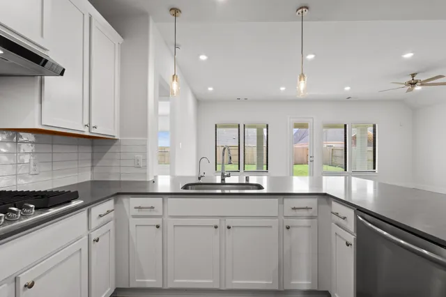 $408,000 | 116 Black Hickory Drive, Hempstead, TX 77445