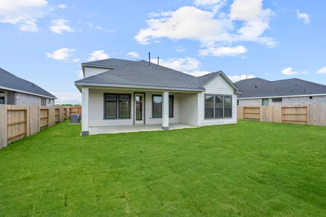 $408,000 | 116 Black Hickory Drive, Hempstead, TX 77445