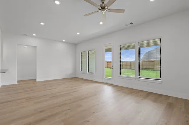 $408,000 | 116 Black Hickory Drive, Hempstead, TX 77445