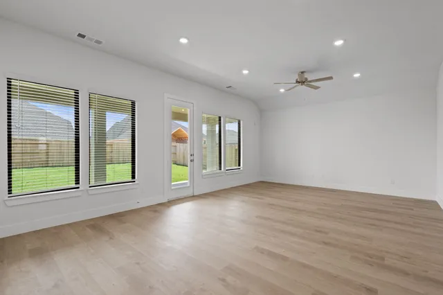 $408,000 | 116 Black Hickory Drive, Hempstead, TX 77445