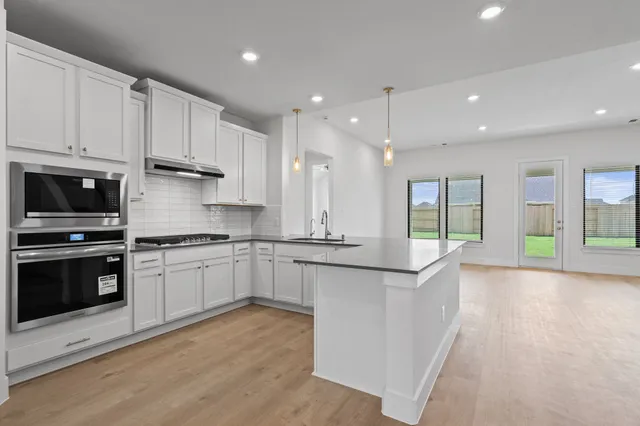 $408,000 | 116 Black Hickory Drive, Hempstead, TX 77445