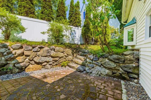 $549,000 | 1043 Main Street, Sunapee, NH 03782