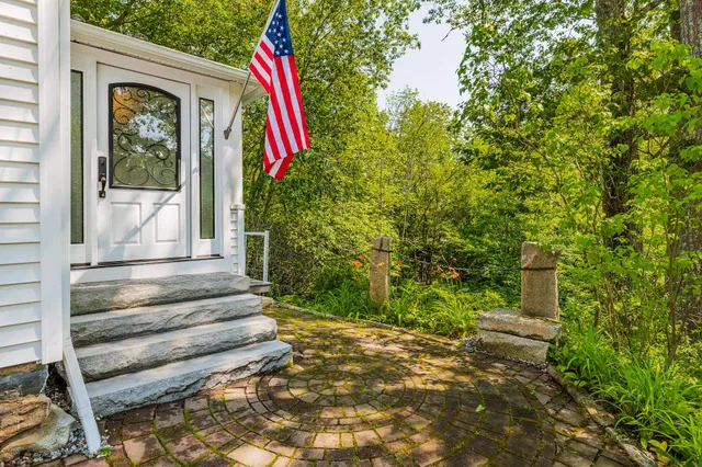 $549,000 | 1043 Main Street, Sunapee, NH 03782