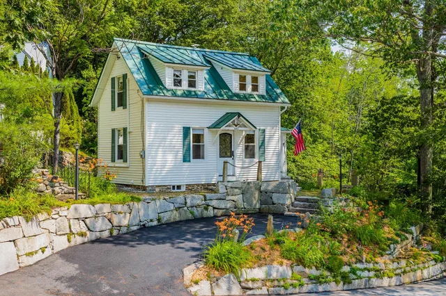 $549,000 | 1043 Main Street, Sunapee, NH 03782