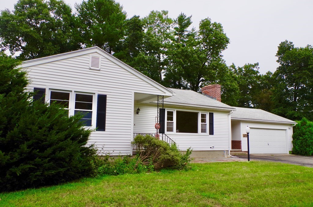 107 Westhampton Road Northampton, MA 01062 - Photo 2 of 22 a front view of a house with a garden