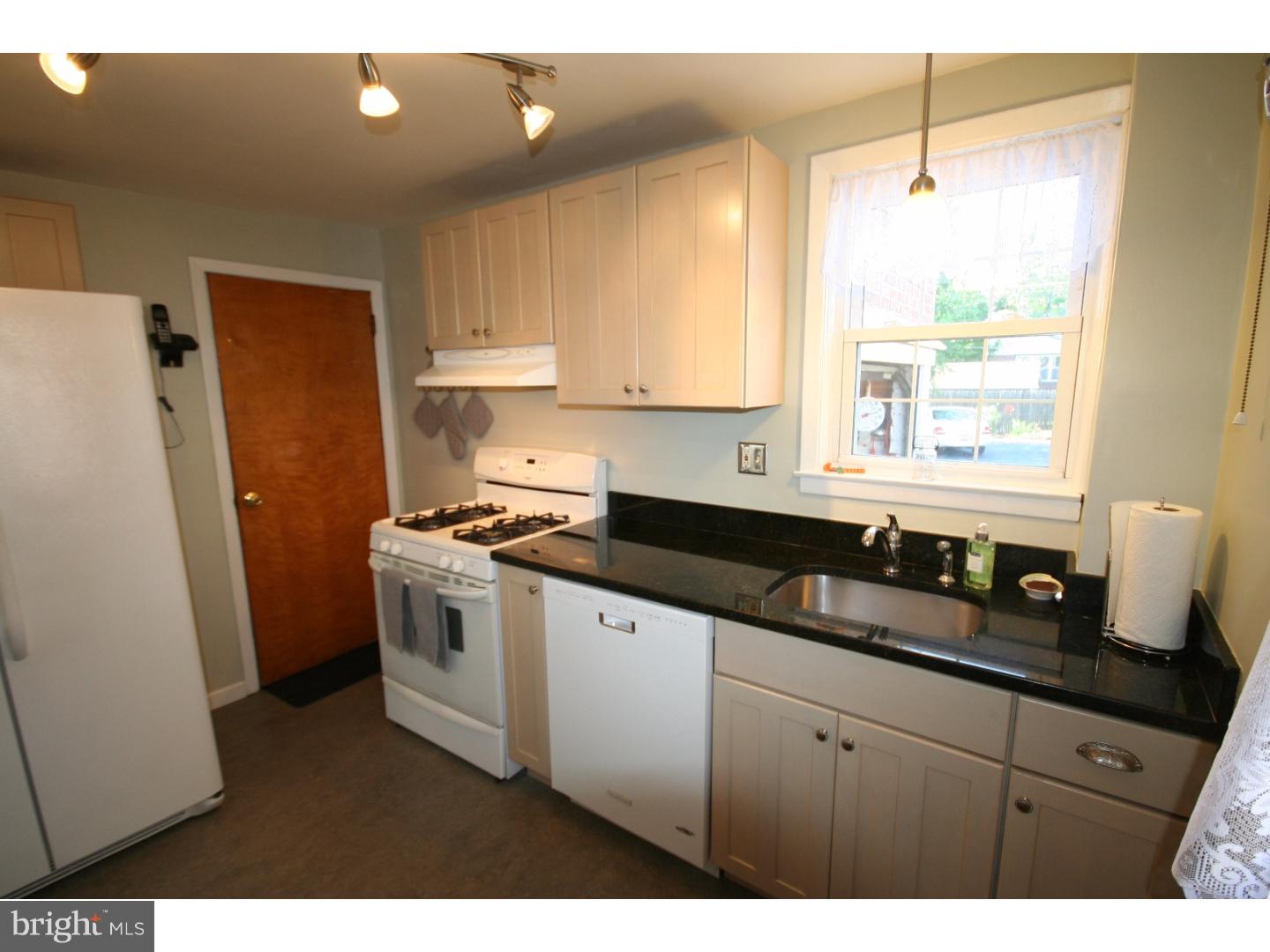 371 Shaw Road Ridley Park, PA 19078 - Photo 14 of 25 Kitchen