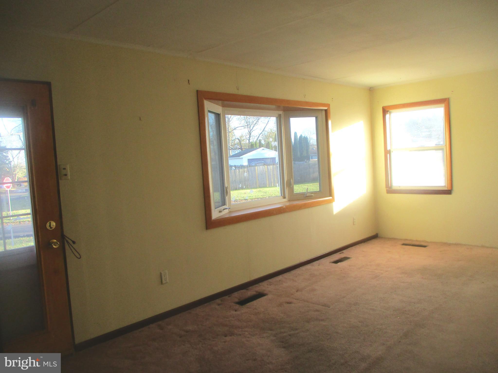 1024 Harding Road Southampton, PA 18966 - Photo 9 of 25 Living Room