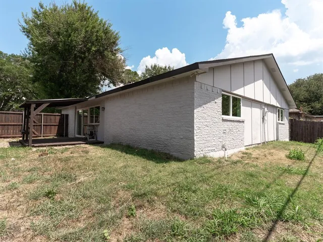 $2,390 | 5920 Maple Lane, Rowlett, TX 75089