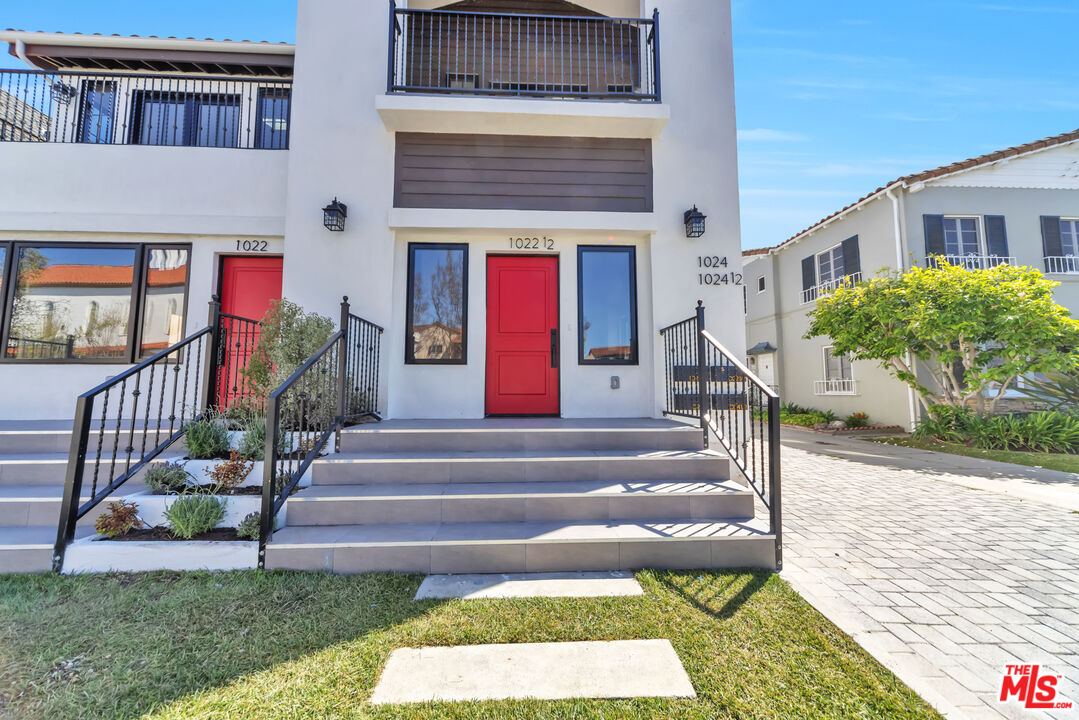 1022-1024 Masselin Avenue Los Angeles, CA 90036 - Photo 15 of 16 a front view of a house with a yard