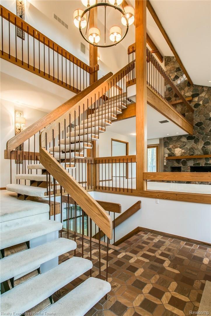 1130 Burnham Road Bloomfield Hills, MI 48304 - Photo 9 of 56 Spectacular entrance.