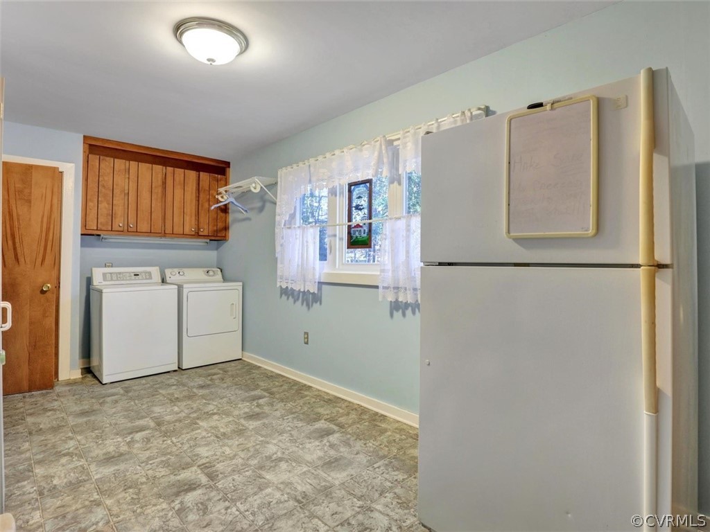 3822 Timber Ridge Road Midlothian, VA 23112 - Photo 14 of 38 a utility room with dryer and washer