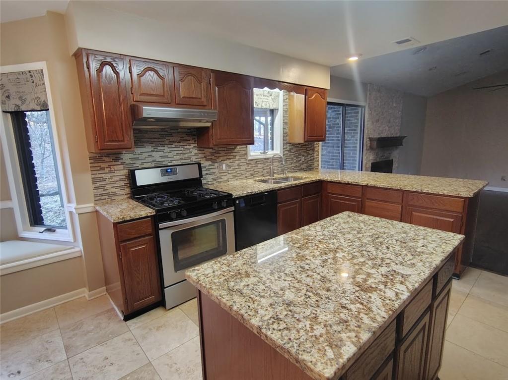 309 Pickett's Crossing Acworth, GA 30101 - Photo 4 of 21