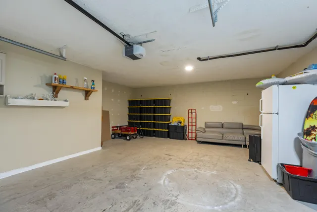 a view of livingroom with furniture and furniture