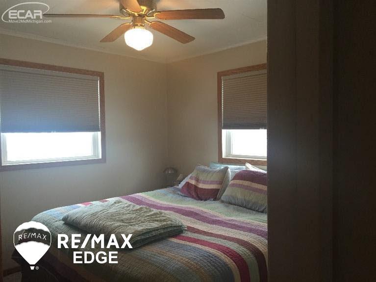 4154 North Belsay Road Flint, MI 48506 - Photo 9 of 17 21384327-8.JPG