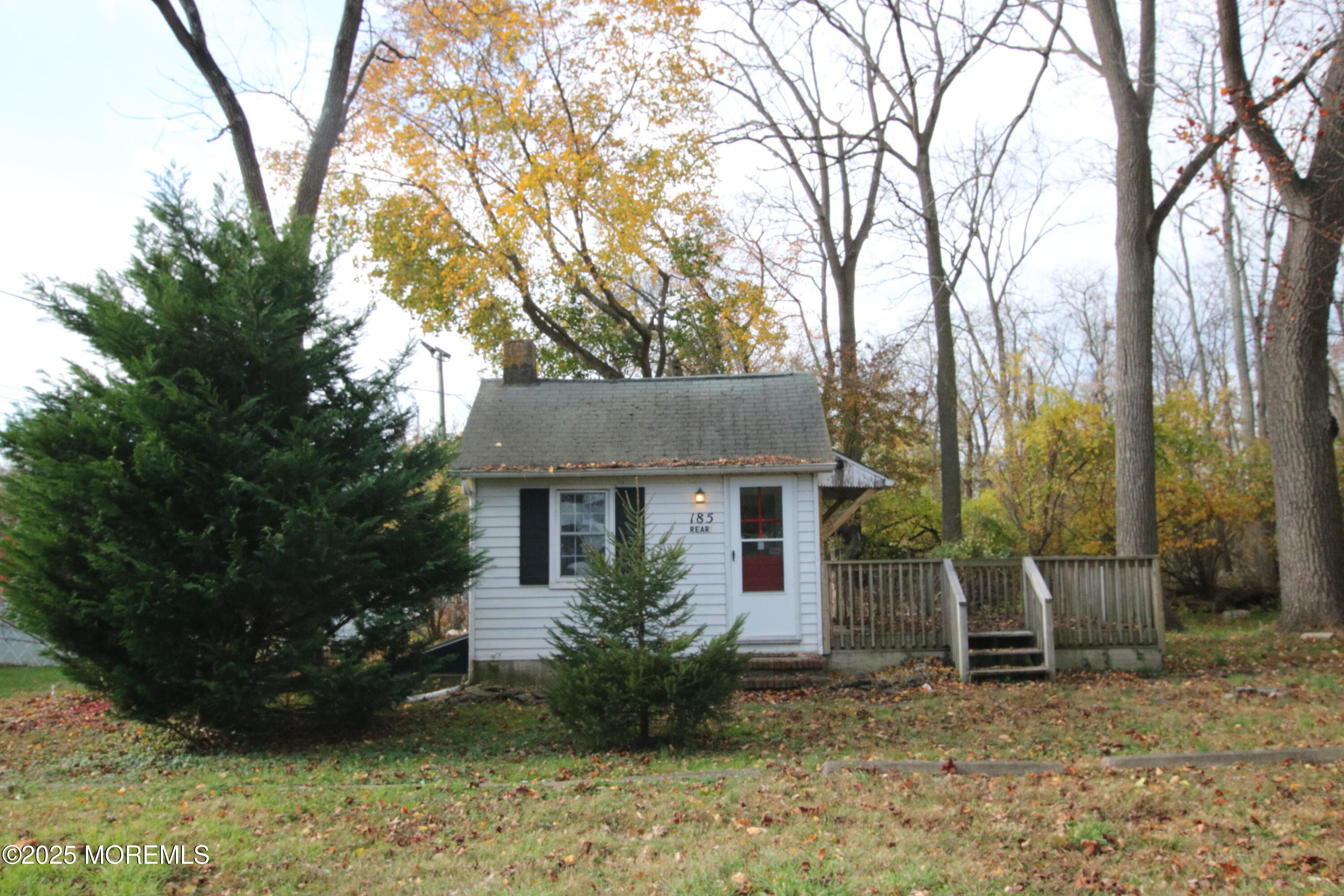 185 Monmouth Road West Long Branch, NJ 07764 - Photo 16 of 28 a backyard of a house with plants and trees