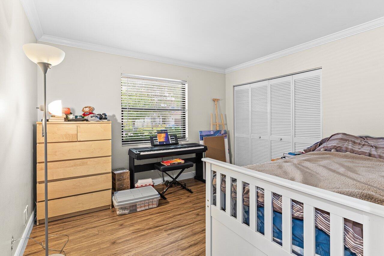 7800 Texas Trail Boca Raton, FL 33487 - Photo 19 of 33 a bedroom with furniture and a window