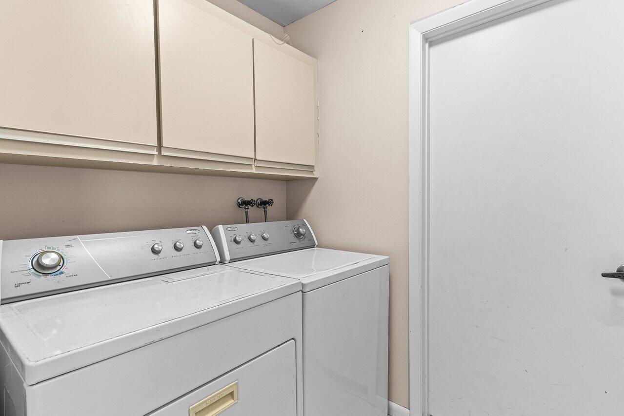 7800 Texas Trail Boca Raton, FL 33487 - Photo 22 of 33 a utility room with dryer and washer